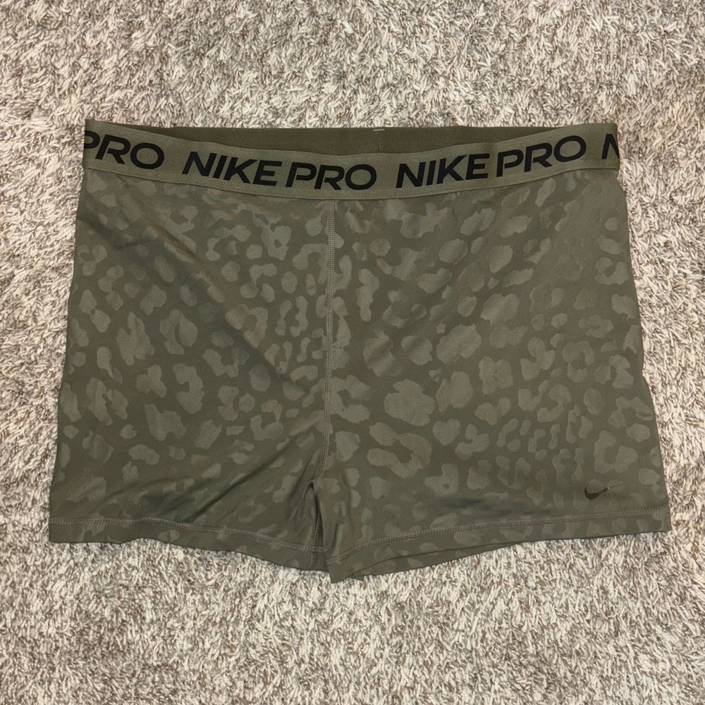 Nike Pro Plus Size 2X 3” Compression Shorts Olive Leopard Print